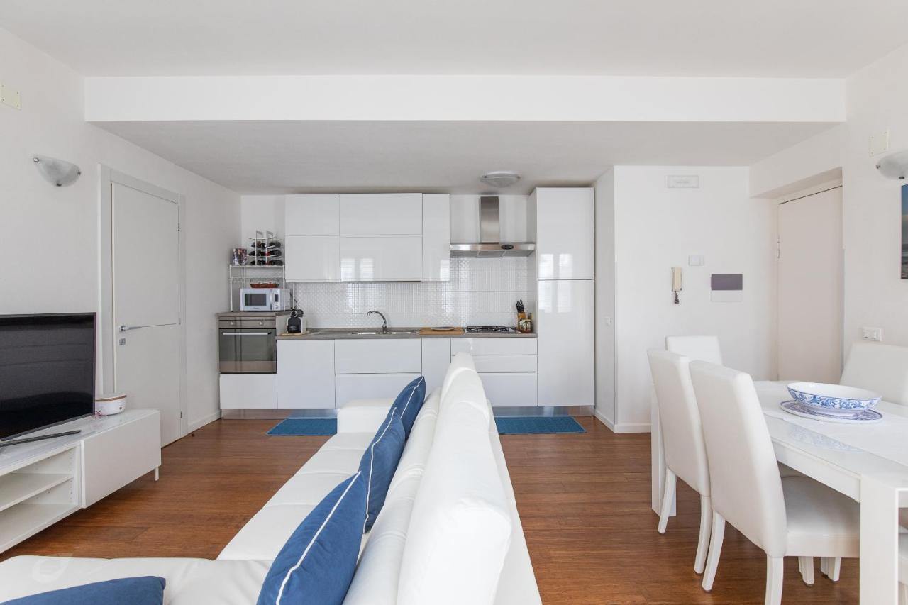 Elena House White Apartment Viareggio Dış mekan fotoğraf